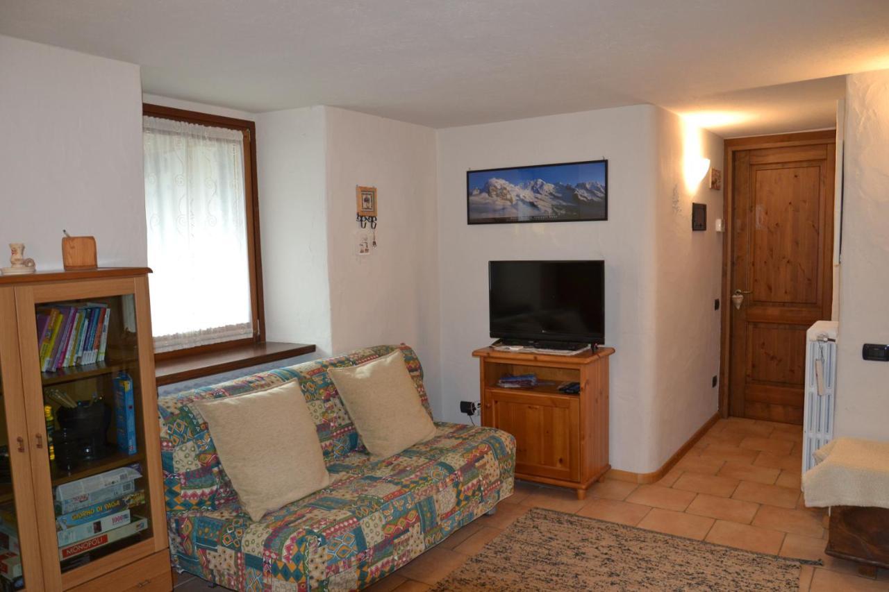 Alle Pendici Del Monte Rosa Champoluc Exterior photo